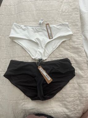 SKIMS Hipster Bikini Bottoms — Black & White onyx and snow size small set of two